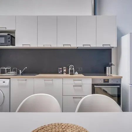 Lumineux Et Confortable Avec Patio アパート